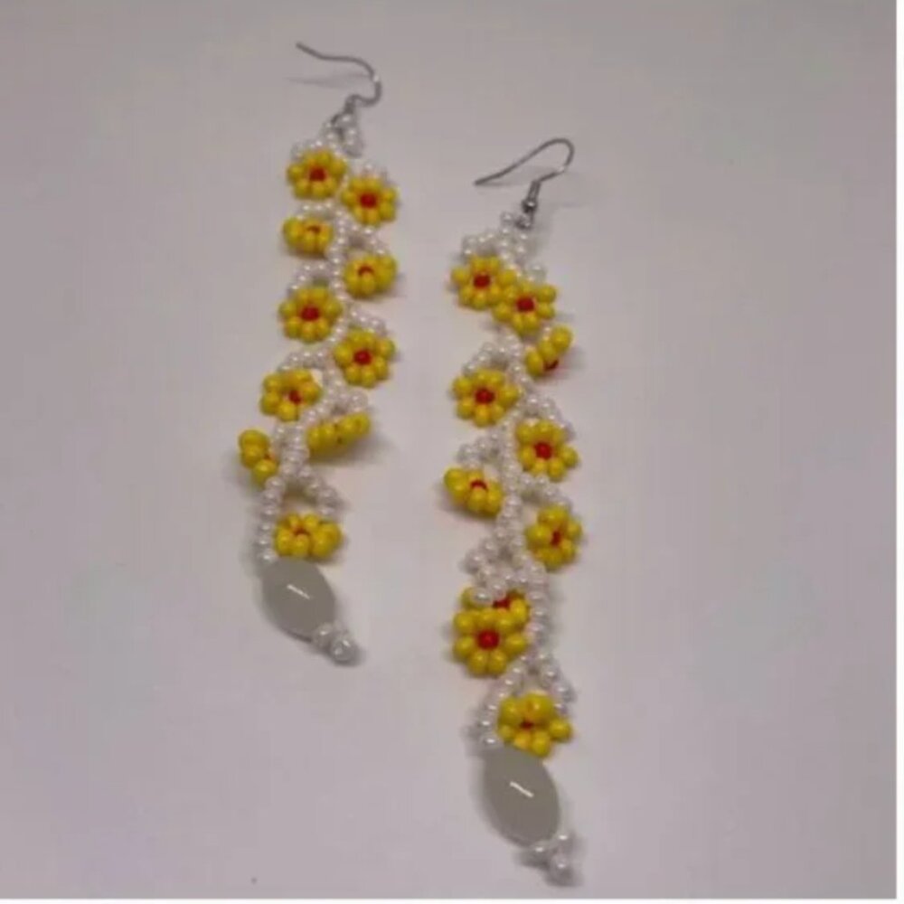 ⭐❤️ FREE Daisy Beaded Flower Drop Boho Peasant hipster Hippie Chic Farm Earrings - Picture 7 of 8